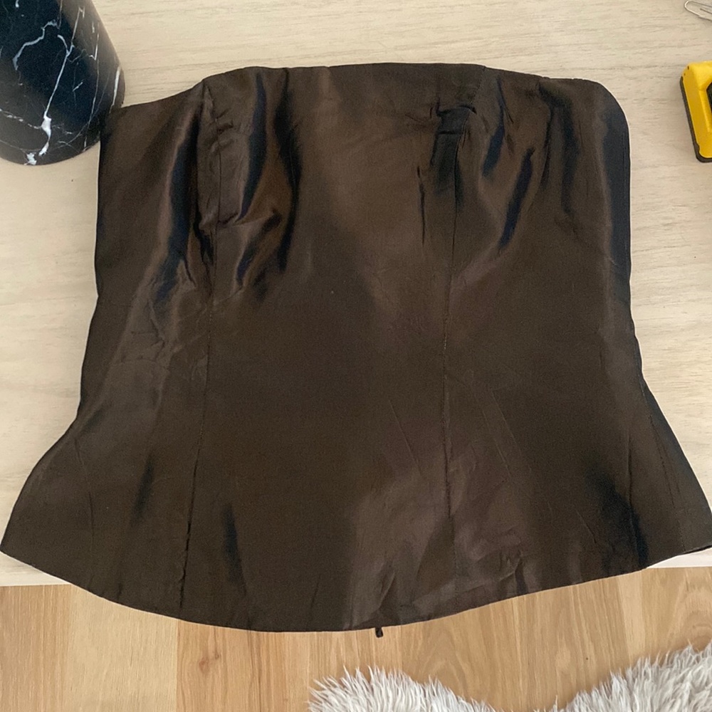 Vera Wang size (4) strapless crop top